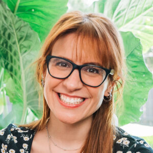 Ali Hazelwood (foto: www.alihazelwood.com)
